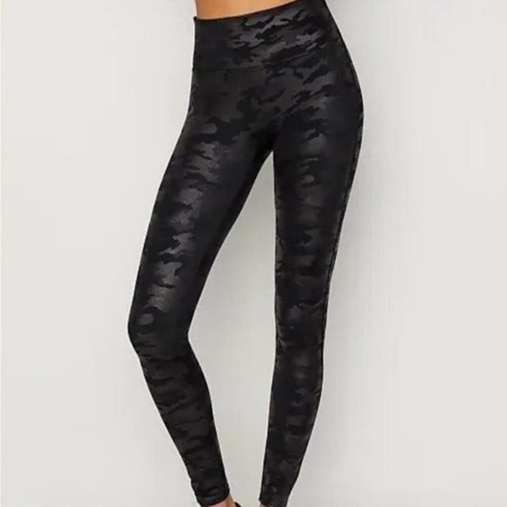 Spanx Black Camo Leggings Womens L Athletic Sporty Athleisure Stretch Coated Gym